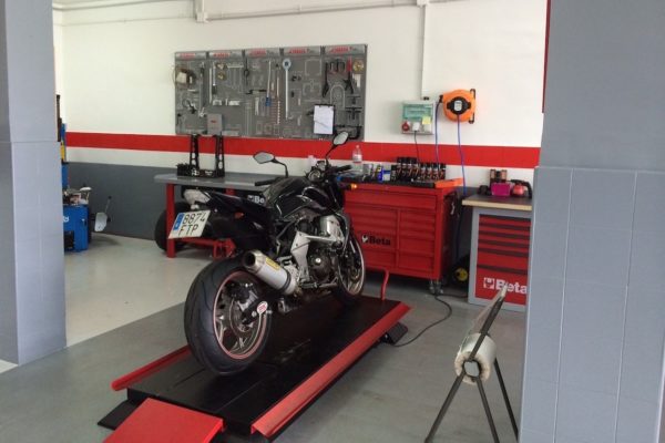 moto revisada en el taller Yamaha Gijón
